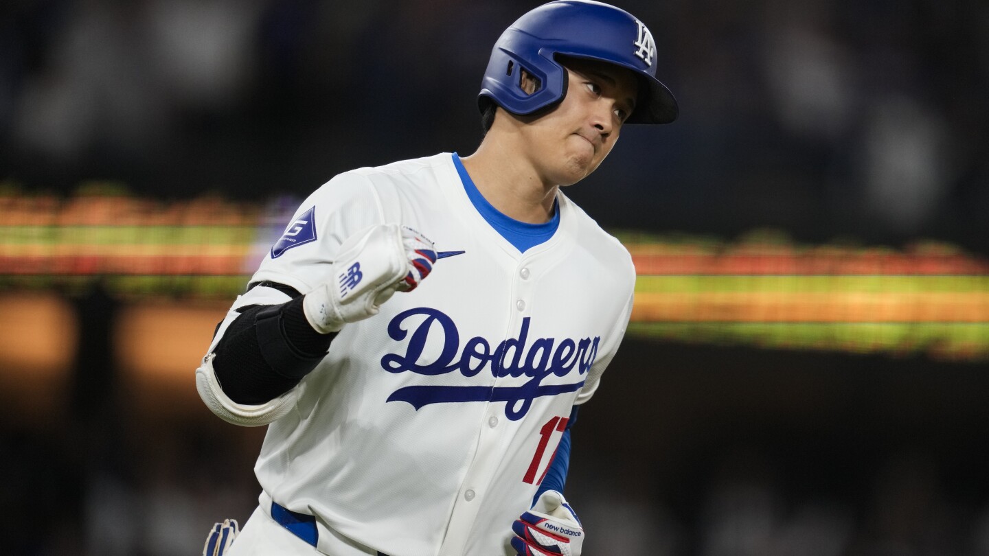 Shohei Ohtani hits first home run for Dodgers, who beat Giants 5-4 